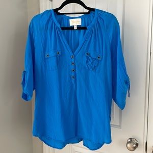 Yumi Kim, Size Medium, Blue, 100% Silk Top with tie sleeves.
